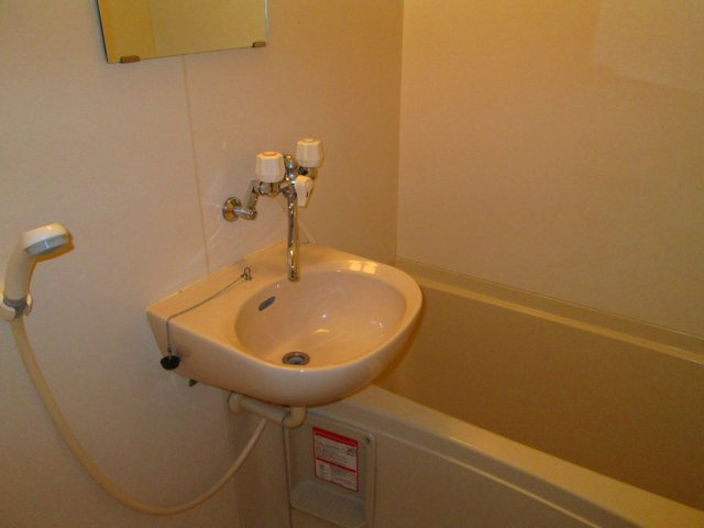 レオパレスKOMATSUの浴室|画像6