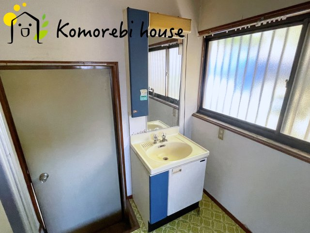 桶川市鴨川1丁目　中古戸建の独立洗面台|11/9　撮影済み