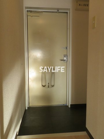 グランドファミリア高井田の玄関