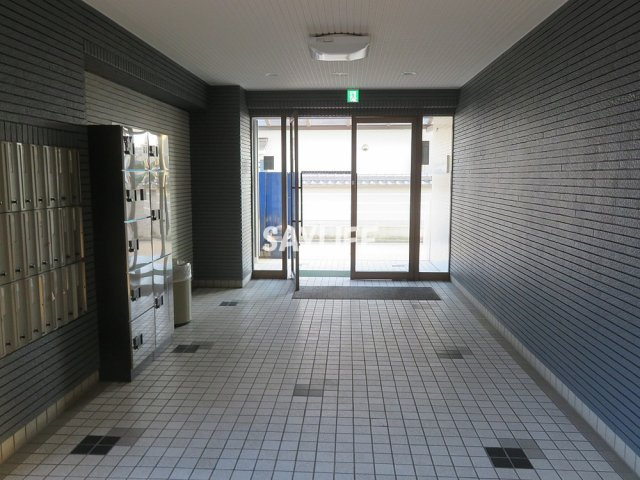 グランドファミリア高井田のロビー