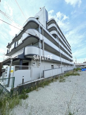 グランドファミリア高井田の外観