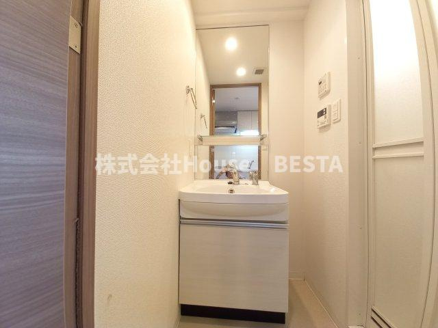 プレサンス三宮東フィールの独立洗面台