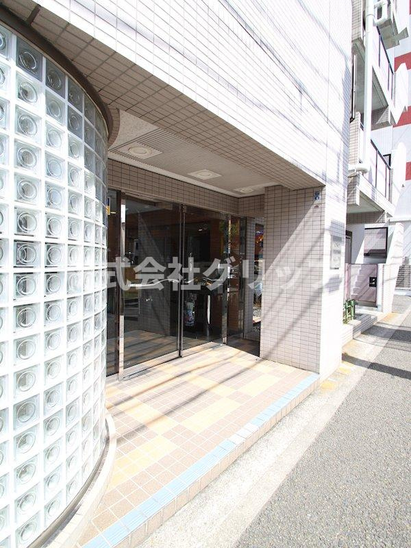 コスモ横浜保土ケ谷のエントランス