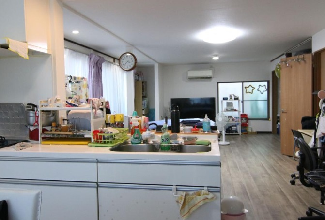 草加市長栄２丁目の倉庫の内装