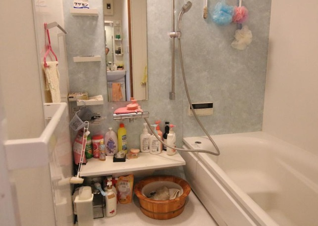 草加市長栄２丁目の倉庫の浴室