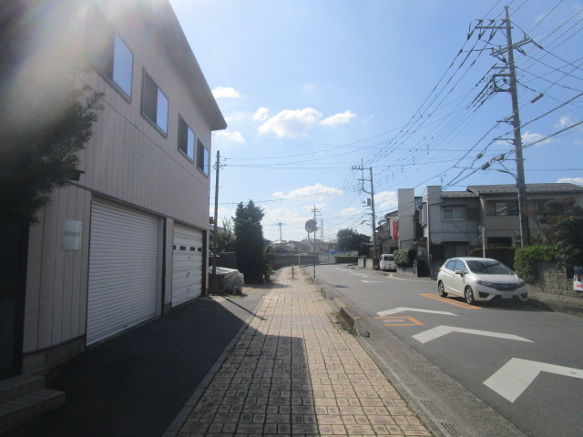 草加市長栄２丁目の倉庫の周辺
