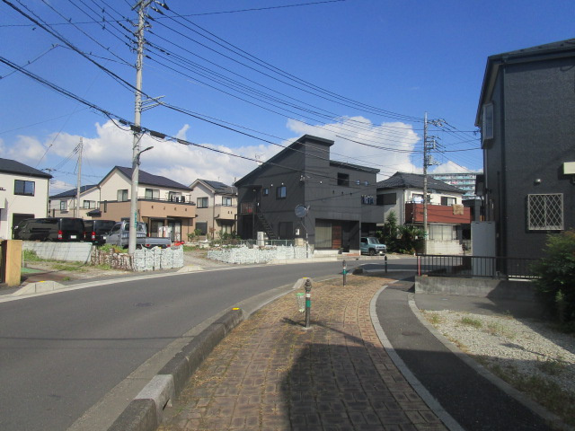 草加市長栄２丁目の倉庫の周辺