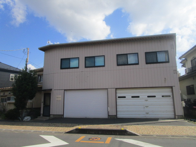 草加市長栄２丁目の倉庫の外観