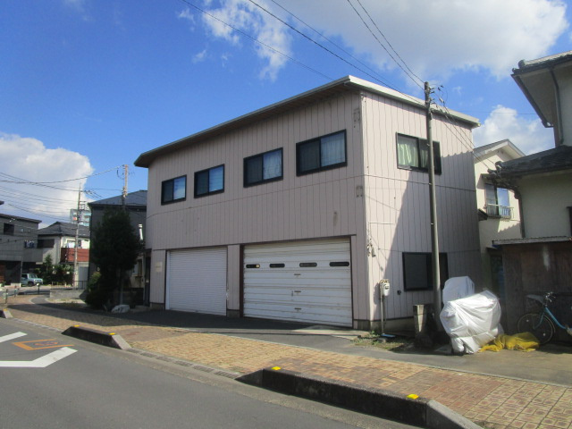 草加市長栄２丁目の倉庫の外観