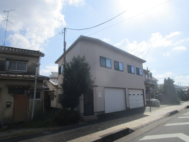 草加市長栄２丁目の倉庫の外観