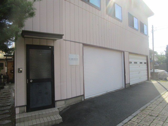 草加市長栄２丁目の倉庫の外観