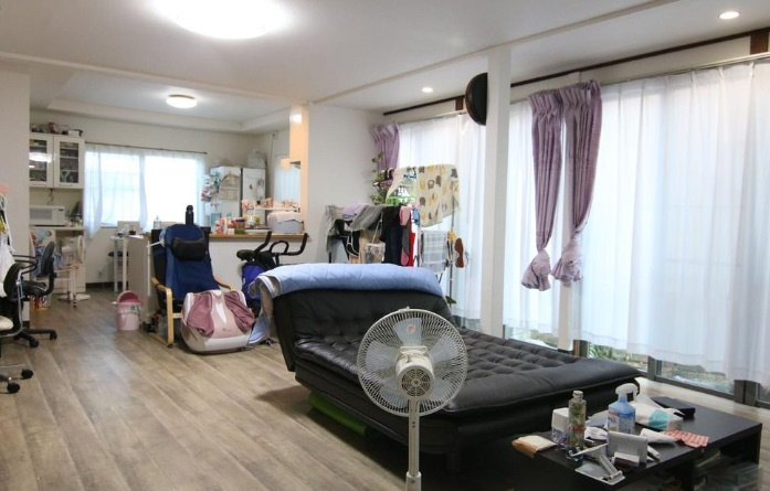 草加市長栄２丁目の倉庫の内装