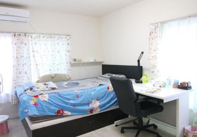 草加市長栄２丁目の倉庫の内装