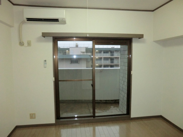 【居間・リビング】 | ライオンズマンション天神南 | 別号室の写真になります。現況優先。