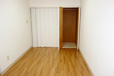 【洋室】 | セゾンド船橋 | バルコニーに面した5帖の洋室