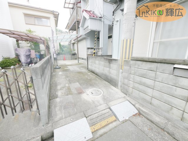 高砂市米田町島　中古戸建の駐車場