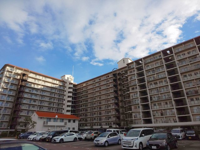 ローズハイツ香里園の外観|新しい生活にいかがでしょうか？外観はお住まいの顔になります。こだわりたいポイントですね。水回りリフォームやリノベーションも承ってます。
■現地見学・資金計画相談・住宅ローン相談もお問合せ受付中■