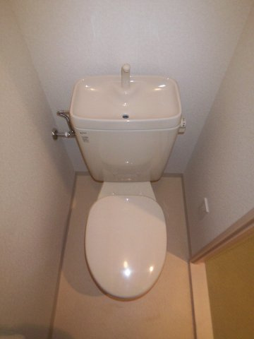 大阪市都島区片町２丁目の賃貸マンションのトイレ