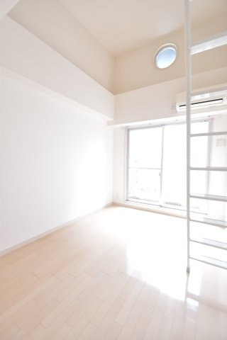 大阪市都島区片町２丁目の賃貸マンションの居間・リビング