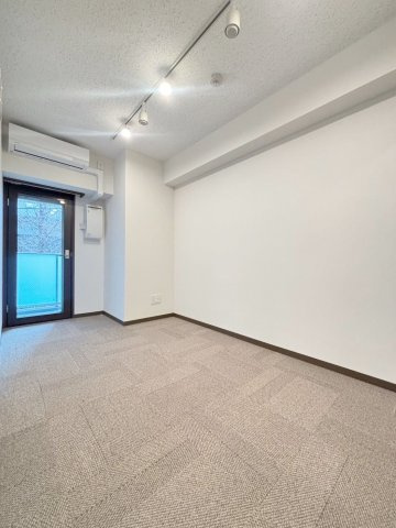 「防音マンション」フィシオ飯田橋の居間・リビング|防音室は防音床、防音壁、防音天井となっており、まさに楽器を演奏するためにつくられた24時間楽器演奏可能の防音室です