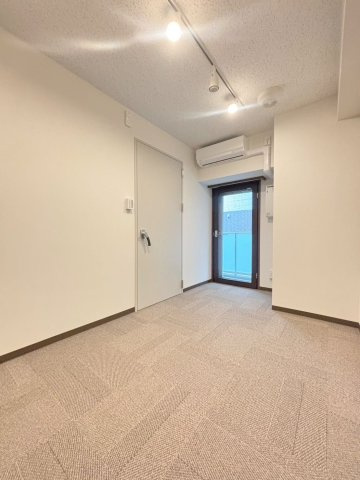 「防音マンション」フィシオ飯田橋の居間・リビング|防音室は防音床、防音壁、防音天井となっており、まさに楽器を演奏するためにつくられた24時間楽器演奏可能の防音室です