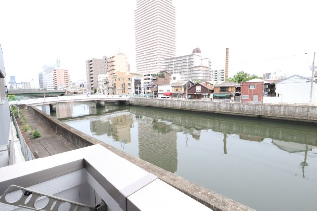 大阪市城東区鴫野西１丁目の賃貸マンションのバルコニー
