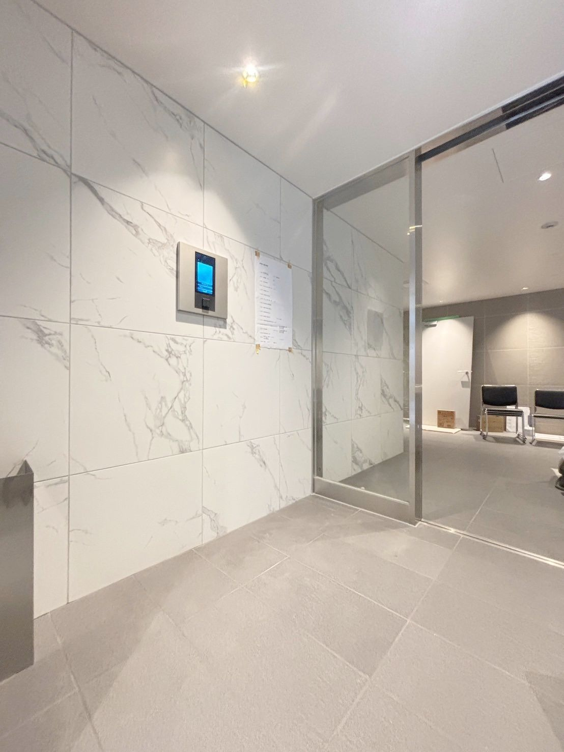 「防音マンション」フィシオ飯田橋のエントランス|落ち着いたエントランスです