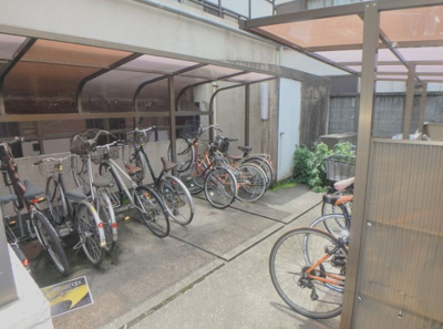 【駐車場】 | メゾンクレール | 敷地内に自転車置き場があります(^^)/