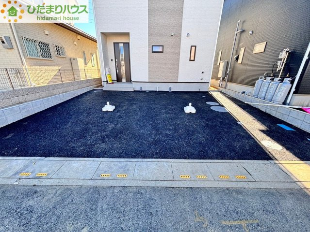 北本市下石戸下　第3　新築一戸建て　クレイドルガーデン　02の駐車場|急な来客時にも安心な、
並列駐車2台まで可能です(^^♪					
