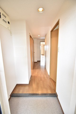 大阪市城東区関目５丁目の賃貸マンションの玄関