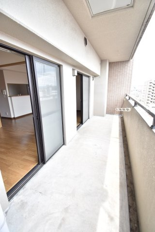 大阪市城東区関目５丁目の賃貸マンションのバルコニー