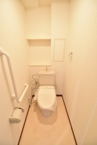 大阪市城東区関目５丁目の賃貸マンションのトイレ