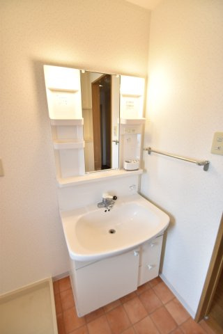 大阪市城東区関目５丁目の賃貸マンションの洗面所