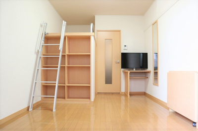 【居間・リビング】 | 熊野前 | 1階はフローリング、2階以上はカーペットタイプとなります。
