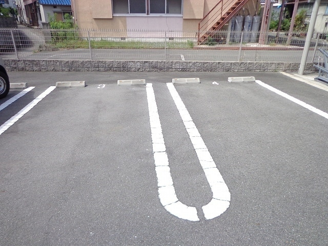 ミレ オレイユ ベルの駐車場