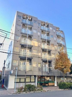 【外観】 | 鉄筋コンクリート造のがっちりとした建物。