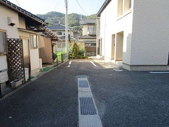 【前面道路含む現地写真】