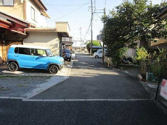 【前面道路含む現地写真】