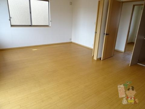 津倉町貸家の居間・リビング|洋室