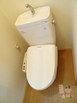 津倉町貸家のトイレ|シャワー付トイレ
