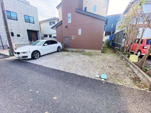 祝　成約済み　八王子市　楢原町　中古戸建の駐車場|～仲介手数料無料☆八王子ひなた不動産～八王子市楢原町　中古戸建