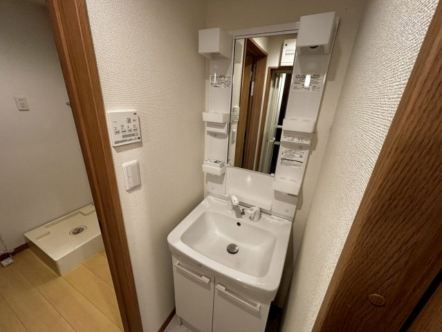 Luminare蕨　の独立洗面台