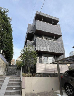 【外観】 | ３階建て。シャープな印象のお洒落な外観の物件です！