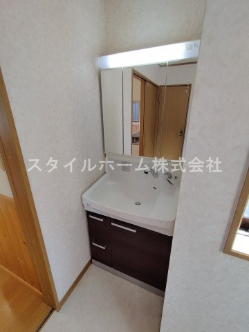 山田町借家の洗面所