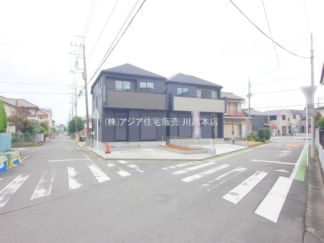 月々７万円台～　新築戸建　川越市かすみ野22期の前面道路含む現地写真|人気のある角地です♪前面道路南東側6ｍ公道・西側6.0ｍ公道！お車の出し入れもラクラクです♪