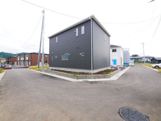 【外観】 | 北西角地で隣家を気にせず生活出来ます。