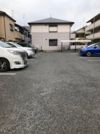 メゾン・エクレールの駐車場