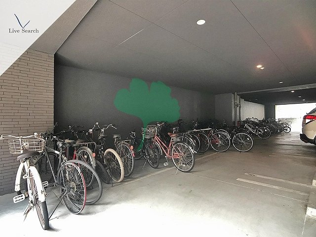 アルファシオベイス博多の駐車場