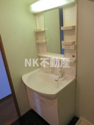 【洗面所】 | Grand Chariot(グランシャリオ）（東花園賃貸） | 独立洗面台、朝の身支度には欠かせません