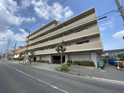 【外観】 | クラウンセゾン深井 | 南向きのバルコニーはお洗濯物やお布団を気持ちよく干せそうです【2024年9月撮影】♪